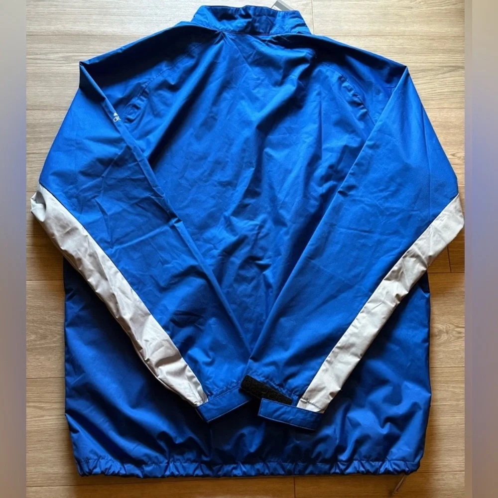 adidas logo left